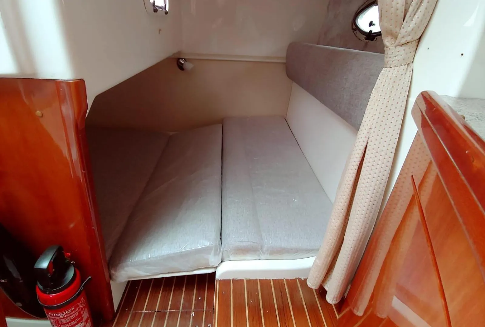 Jacht Gdansk Centrum, 2 Double Beds And 1 Double Bed On Board, 4-6 Persons